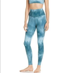 Beyond Yoga High Rise midi Olympus leggings teal